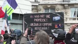 CLEAN : Low mobilization for a demonstration of yellow vests in Paris News Clip