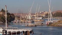 Egyptians pick up the pieces, clear trash in Nile News Clip