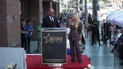 CLEAN : Canadian pop star Avril Lavigne unveils star on Hollywood Walk of Fame News Clip