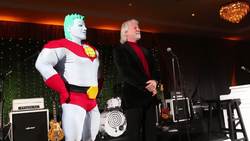 Julian Lennon makes rare performance at fundraiser News Clip