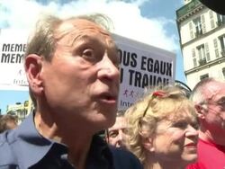 CLEAN: Gay Pride a Paris : les politiques mis au d News Clip