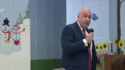 Half Hollow Hills School Board passes resolution to bring armed guards to district News Clip