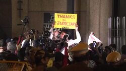 CLEAN : Celebrations outside Delhi jail after 2012 bus gang-rapists hanged News Clip