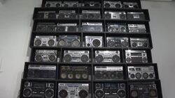 CLEAN : Biggie's crown, Tupac's love letters headed to auction News Clip