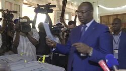 CLEAN : C.Africa election: opposition candidate Dologulele votes News Clip