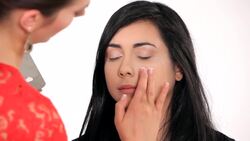 How to Make Your Face Look Thinner with Makeup Instructional Video