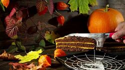 Halloween cake slicing Stock Footage
