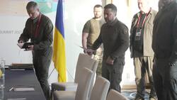 Sunak meets Zelensky with embrace at G7 summit News Clip