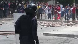 VOICED : Manifestacion opositora en Honduras termina en choques con la policia News Clip