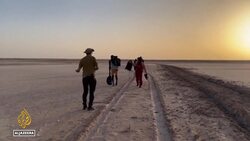 Tunisia refugees: Hundreds stranded in desperate conditions News Clip