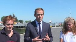 CLEAN : Stranded beluga whale euthanised during rescue attempt News Clip