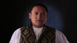 Romeo and Juliet 5.3 Performance: Prince Escalus, Lines 305-310 Instructional Video