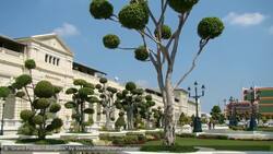 Visiting the Grand Palace Instructional Video