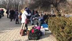 CLEAN : Residents of eastern ukraine evacuate on train to russia News Clip