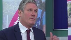 Starmer urges Government to 'go further' in applying sanctions on Russia News Clip