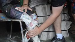 CLEAN : Mexican piñata workshop recreates viral Sanders meme News Clip