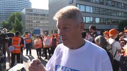 Picket line interviews as resident doctors strike outside St Thomas’ Hospital in London News Clip