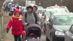 CLEAN : Displaced Ukrainians wait to cross Polish border News Clip