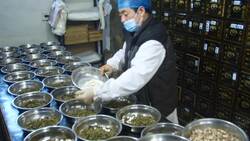 Some people turn to herbal medicine for virus Instructional Video