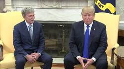 Trump meets with American help captive in Yemen Instructional Video