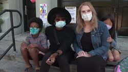 CLEAN : New-Yorkers pay respects to RBG in Brooklyn where she grew up News Clip