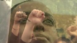 CLEAN : Clashes during George Floyd protest near Westminster in London (2) News Clip