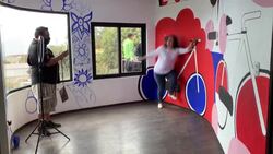 CLEAN : "It's very 'cool': selfie fans spark creativity in Guatemala museum News Clip