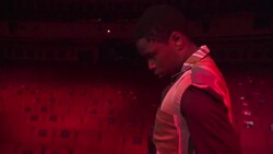 CLEAN : Folkster Bongeziwe Mabandla sings South African blues News Clip