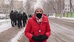 Sky News reporter on streets in Moscow with riot police News Clip