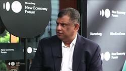 AirAsia's Fernandes on Demand, Oil Prices and Talks With Airbus News Clip