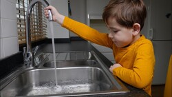 Science Experiment: Ping Pong Ball Follows Running Water Instructional Video