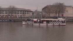 Protesters show support for Ukrainian refugees on flotilla in Bristol News Clip