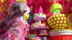 'Magical' holiday displays light up New York City News Clip