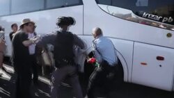 CLEAN : Activists scuffle with Israeli security during protest in Sheikh Jarrah News Clip