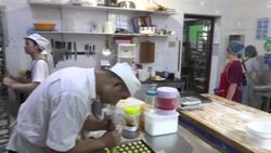 CLEAN : German bakery helps deaf Chinese earn their daily bread News Clip