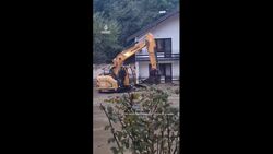 Excavator rescues people from flooded homes in Bosnia Instructional Video