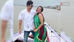 Monalisa visits Kashi Vishwanath Temple with her husband Vikrant Singh News Clip