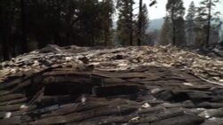 VOICED : Gigantesco incendio forestal se propaga ferozmente en California News Clip