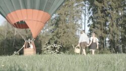 Couple walks with picnic basket to hot air balloon Stock Footage