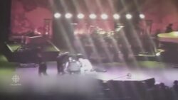 Veteran rocker Meat Loaf collapses on stage News Clip