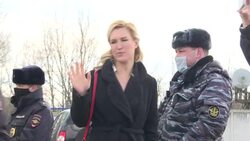 CLEAN : Navalny's doctor arrives at prison where Kremlin critic is on hunger strike News Clip