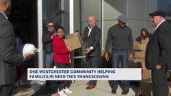 Mariano Rivera helps ‘close out’ hunger, delivers Thanksgiving meals News Clip