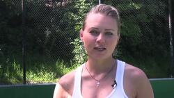 How to Pick between One-Handed & Two-Handed Tennis Backhand Instructional Video