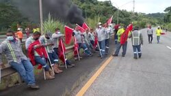 VOICED : Gremios rompen acuerdo con gobierno en Panamá que levantaba bloqueo de rutas News Clip