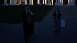 US health workers thanked with chorus of howls Instructional Video