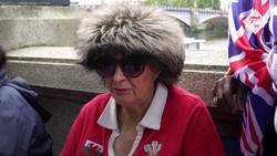 People in the Queue describe their feelings Instructional Video