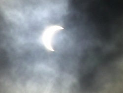 Explorando la Tierra, el sol y la luna: eclipses Instructional Video