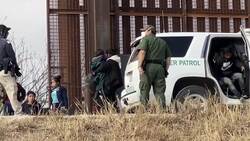 Migrants picked up at U.S.-Mexico border near Abram, Texas News Clip