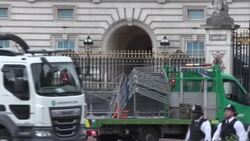 CLEAN : Preparations outside Buckingham Palace ahead of Queen Elizabeth II's state funeral News Clip