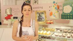 How to Pick a Cupcake Frosting Instructional Video